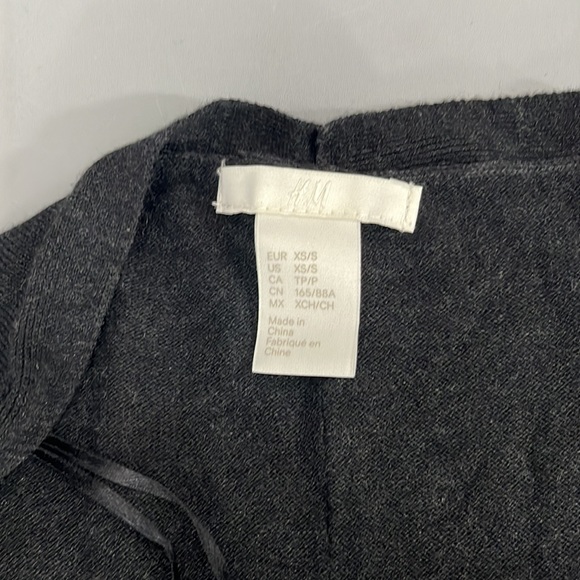 H&M Woman’s Oversize Kimono Sleeve Horizontal Striped Cardigan Sweater Size XS/S - Picture 4 of 7